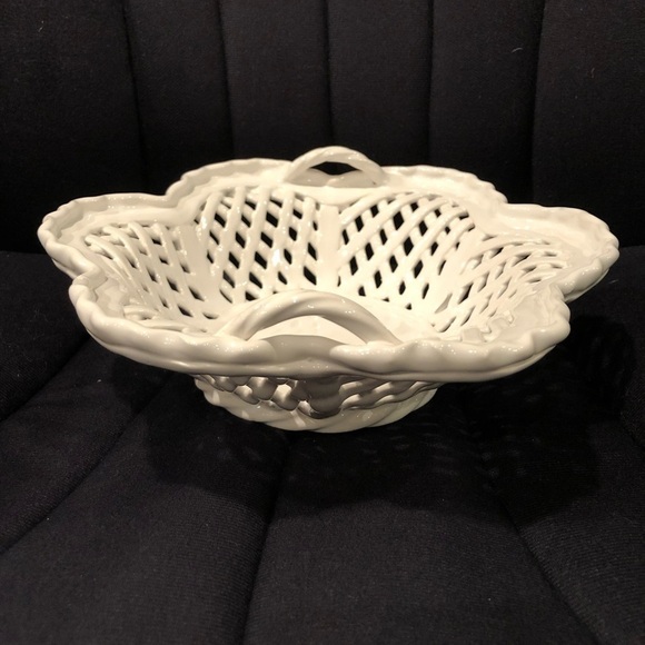 𝅺vintage White Porcelain Basket - Picture 5 of 6